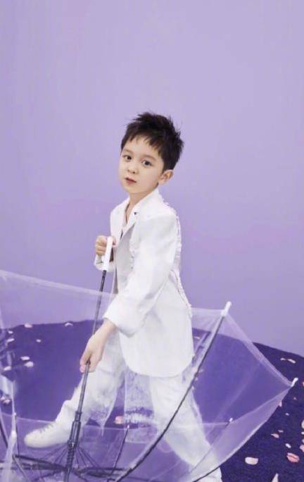 照片中的"大麟子"少了分可爱,多了分时尚,当然在