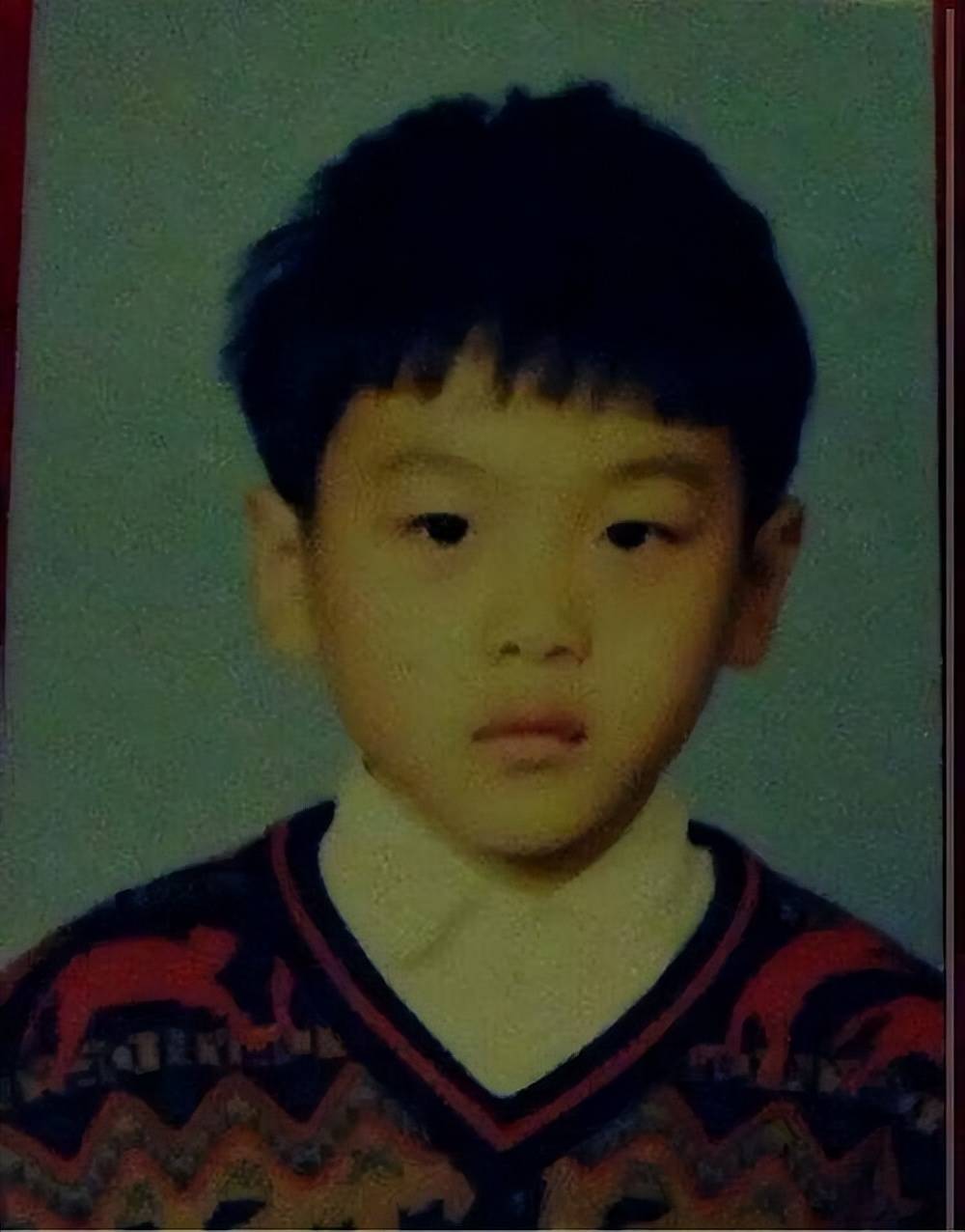 张若昀的童年经历,可以用支离破碎来形容.