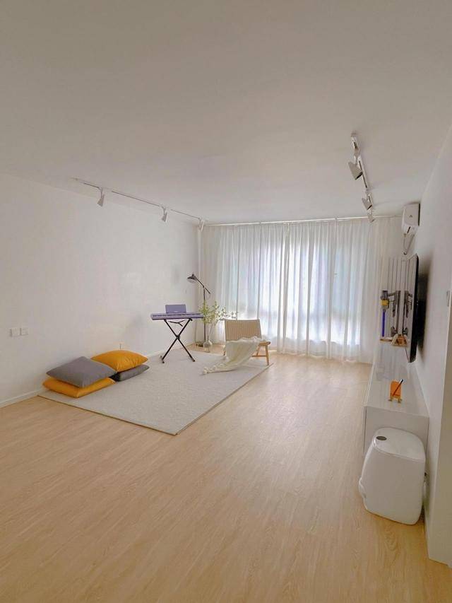 坚持断舍离的二胎妈妈不买沙发茶几将96㎡小家装修得空无一物太漂亮了