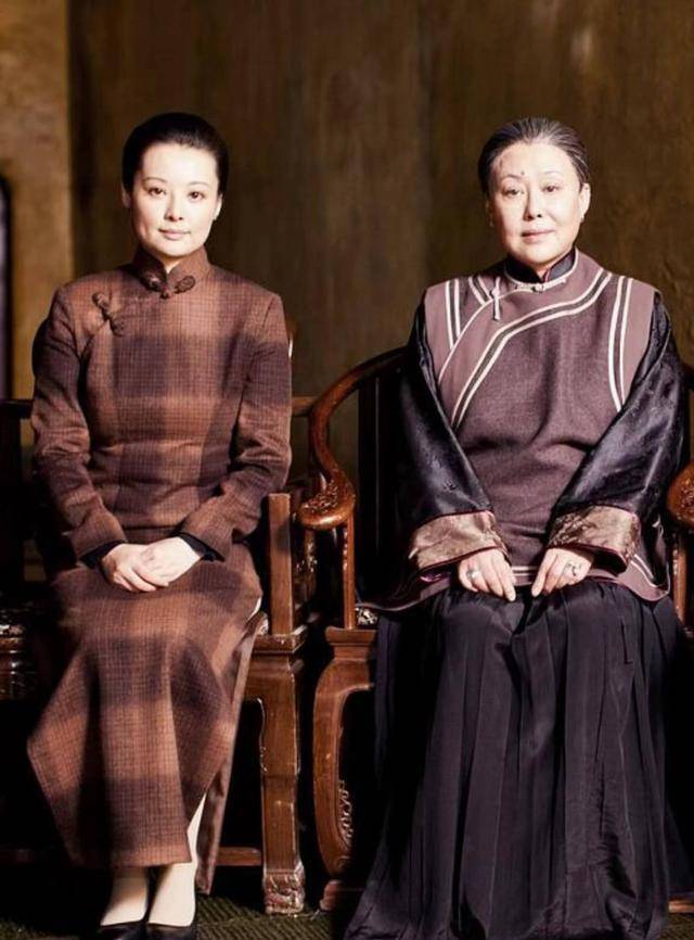 袁立曾跪求斯琴高娃,结果到开拍了,袁立却撂挑子了_金国秀_剧本_母亲