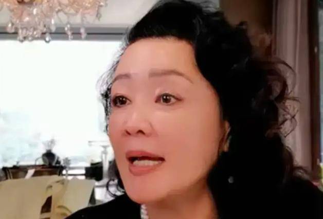 大s前婆婆张兰直播带货坦言有1800万压力被网友调侃太凡尔赛
