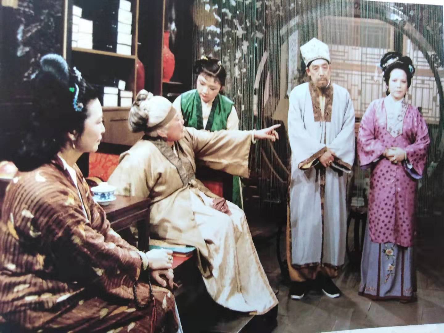 邢夫人丈夫纳妾她主动做媒鸳鸯拒婚后她遭婆婆贾母斥责