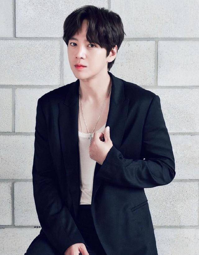 原创张根硕颜值帅回巅峰减肥成功穿时尚打底秀身材好诱惑近照超嫩