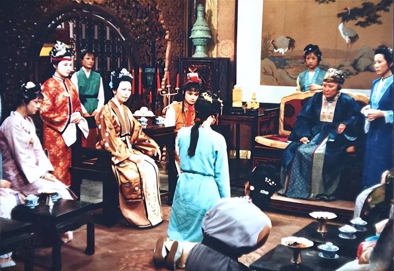 邢夫人丈夫纳妾她主动做媒鸳鸯拒婚后她遭婆婆贾母斥责