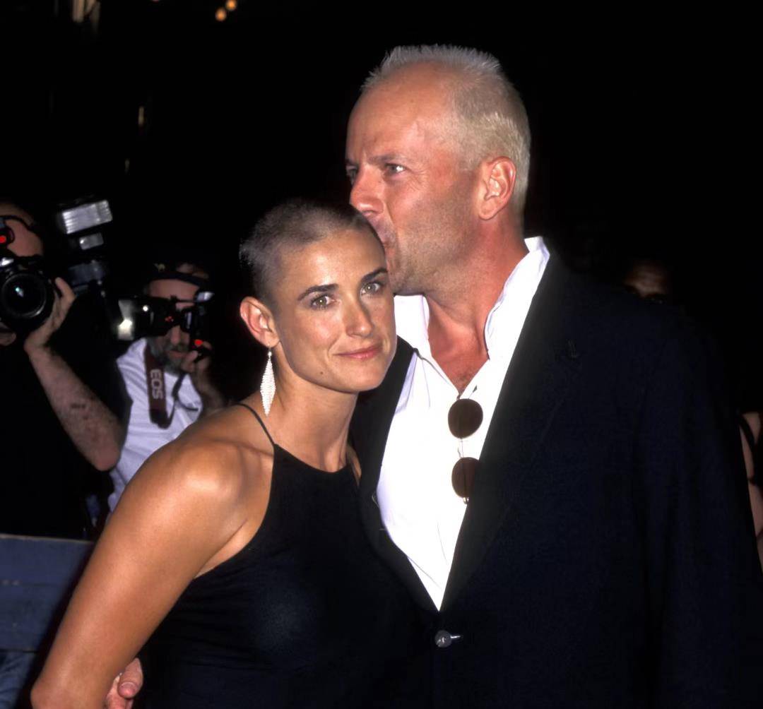 如今却因失语症退出影坛_布鲁斯·威利斯_妻子_摩尔