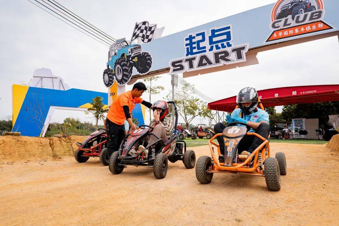 还有比驰骋在凹凸不平的山路间,来一场狂野与奔放的越野赛车