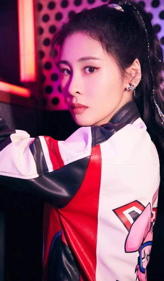 原创实力派女歌手张碧晨高清写真美图才貌双全明艳动人