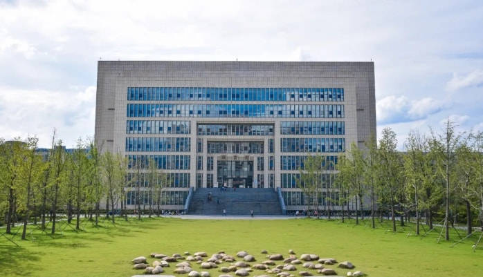 其实,图书馆极具特色的建设方向,也是使南理工享誉全国的一大缘由.