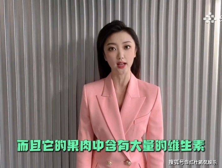 央视财经主持人刘雨哲存在感增强首秀第一时间颜值有辨识度