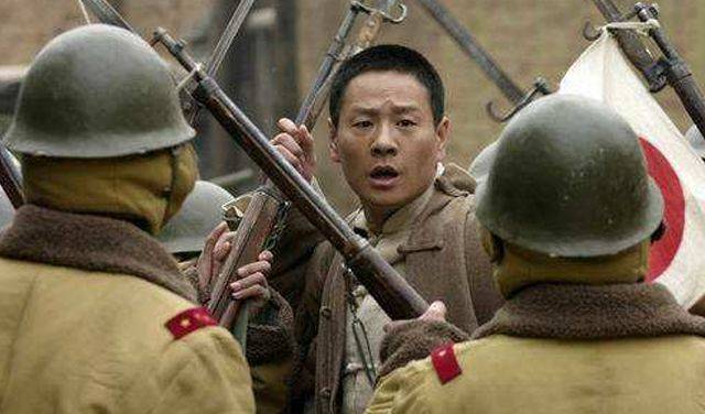 郑羽被迫反抗杀了两个日本兵,从此加入了国民革命军二十九军,凭着出色