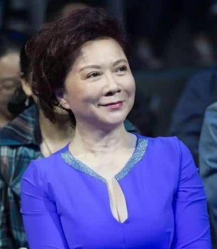 的小品女王,老天赏金饭碗,59岁整容后遗症太明显_蔡明_丁秋星_幸运儿