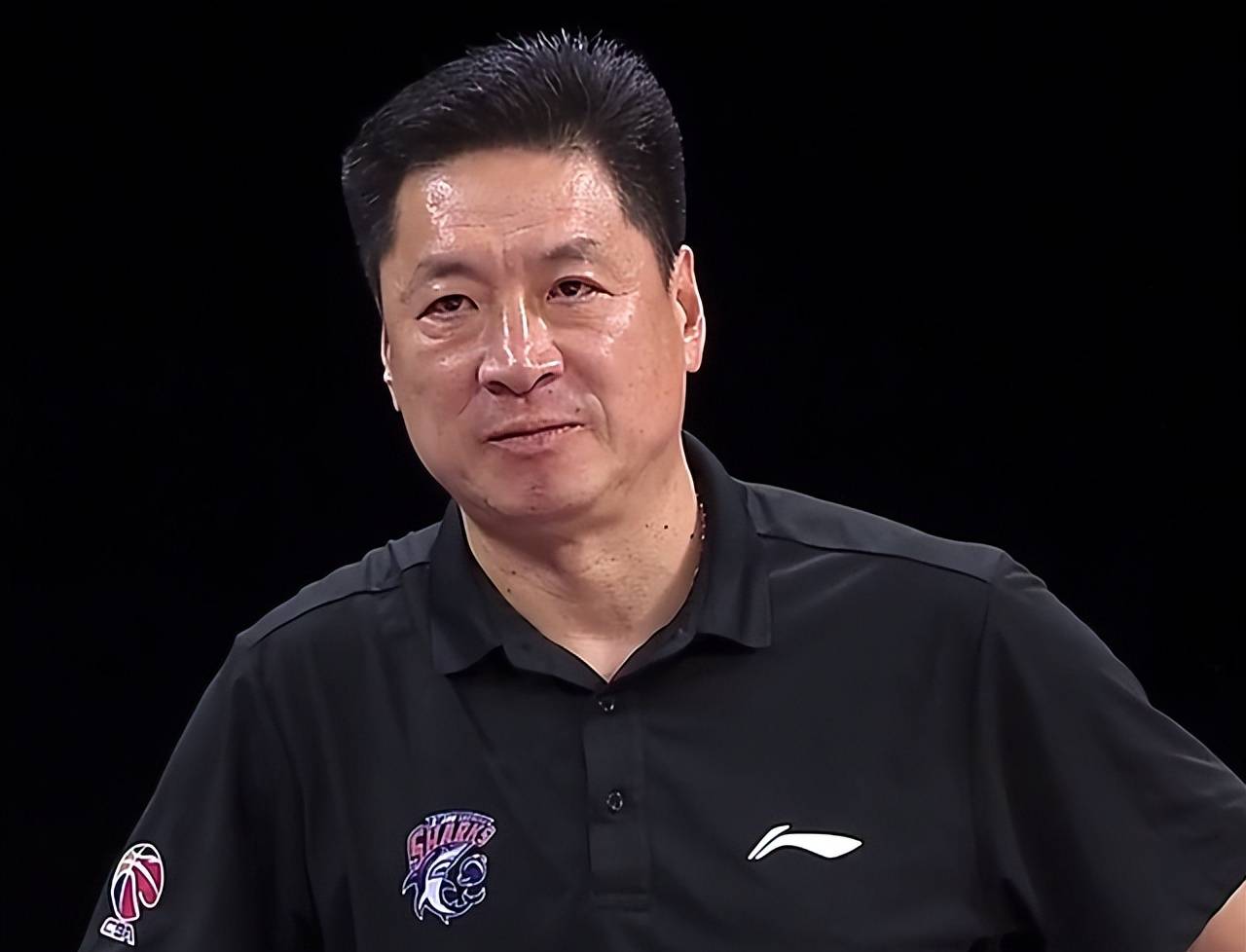 上海队打脸cba名嘴,王哲林打爆最佳防守球员 别小看李春江_沈梓捷