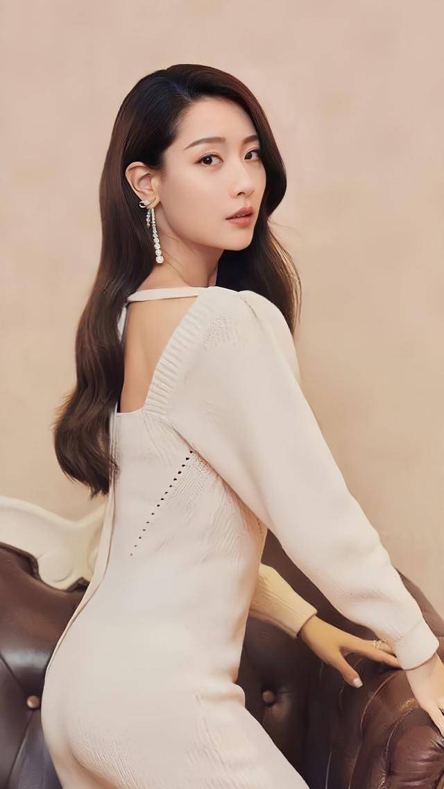 白冰,俏丽好看的脸庞和妩媚优雅的身材_白冰_俏丽_脸庞