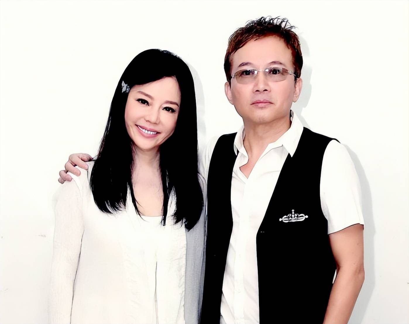 狄莺携22岁儿子上节目首度公开选儿媳要求曾因太溺爱儿子挨批