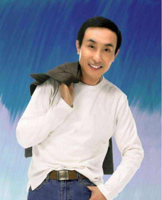 63岁巩汉林近照曝光骨瘦如柴因赵丽蓉一句话从春晚消失