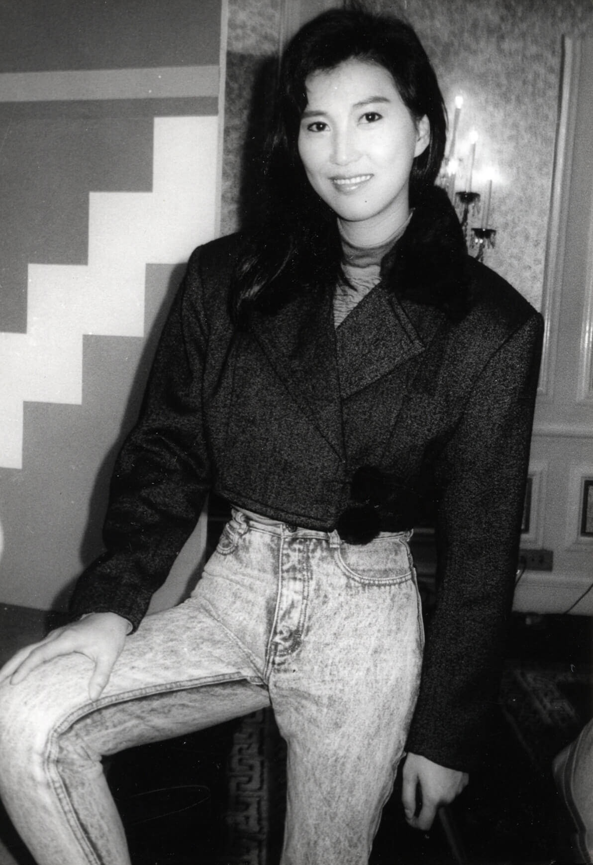 余绮霞醒来后大脑受到严重损伤,失去了语言能力,她只能像孩子一样重新