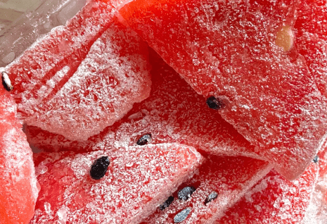 西瓜冻的硬邦邦的还能吃吗|西瓜冻坏了是什么样子_食用_冷冻室_水分