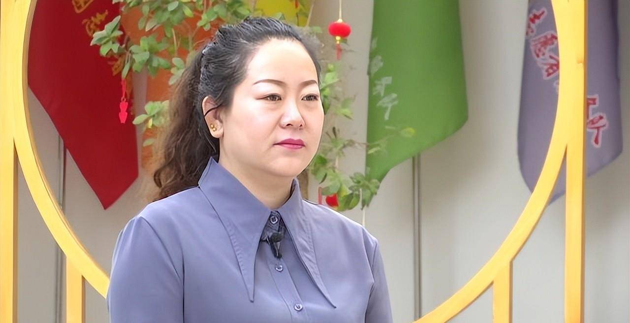 玉门市新市区街道迎宾路社区党总支书记 李婷:"结合我们基层的工作