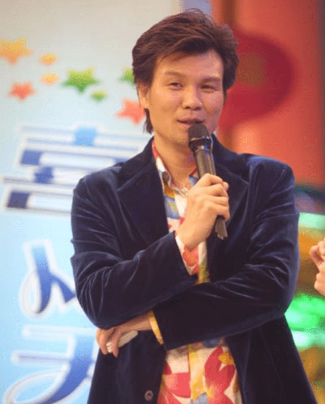 李彬是经人介绍与太太高志伟认识的,当时他穷得叮当响,俩人结婚的钱