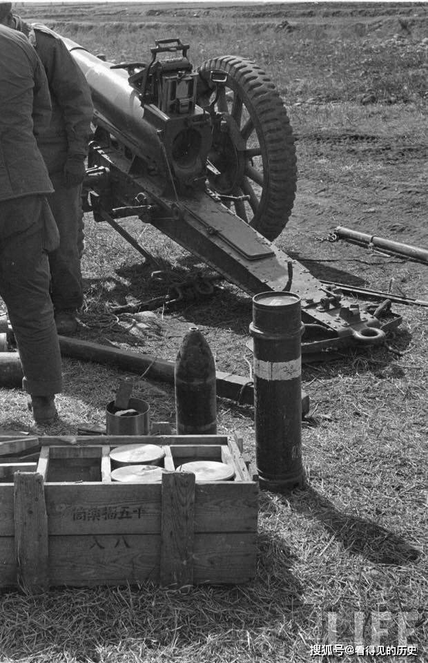 原创朝鲜战争老照片美军从朝鲜士兵手中缴获的日本榴弹炮