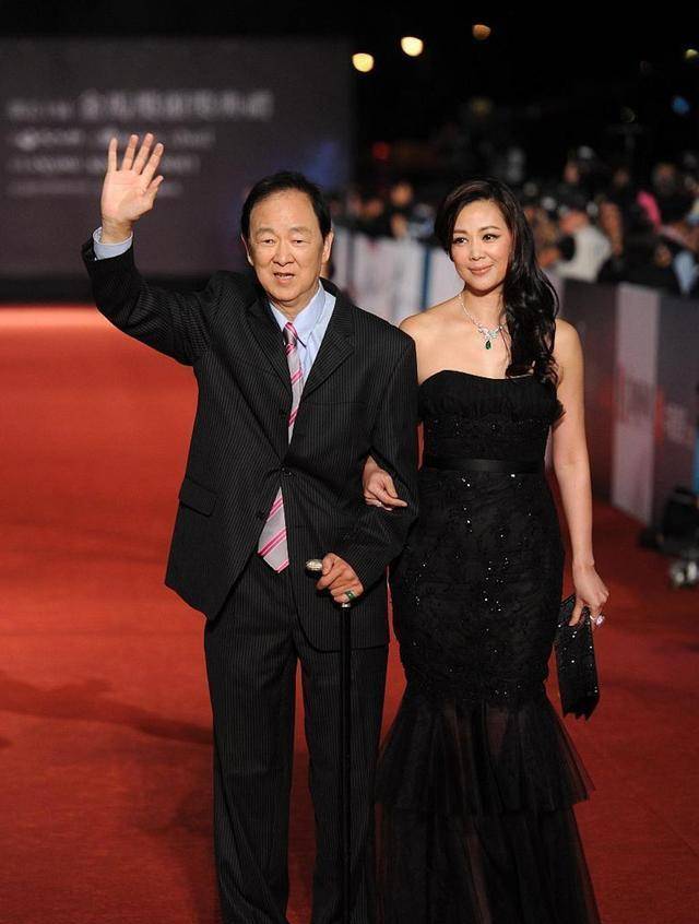 原创王馨平低调赴台北奔丧公开王羽告别仪式时间邀请亲友前往追思