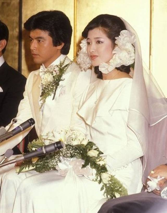 山口百惠升级做奶奶长子官宣产女喜讯全家都是高颜值
