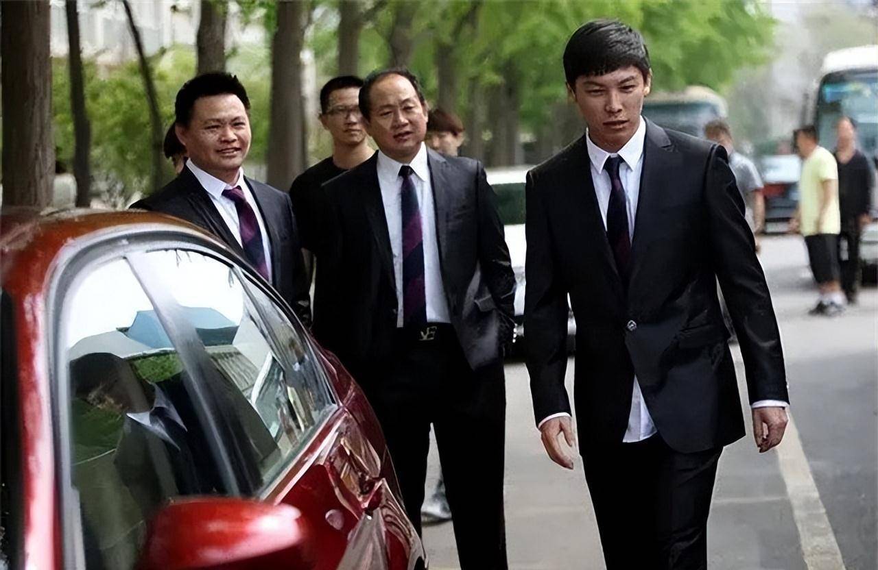 原创前国乒教练离队后现身昔日男神颜值不再二婚娇妻被爆插足上位