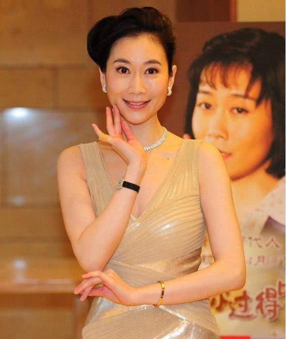 可能也是因为来者不拒的这个原因,慢慢的让她成为圈中的烂片女王,有了