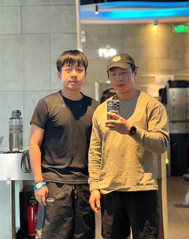 德云社烧饼带着张九龄健身,在线晒对比照,粉丝:把九龄练哭了吗_照片