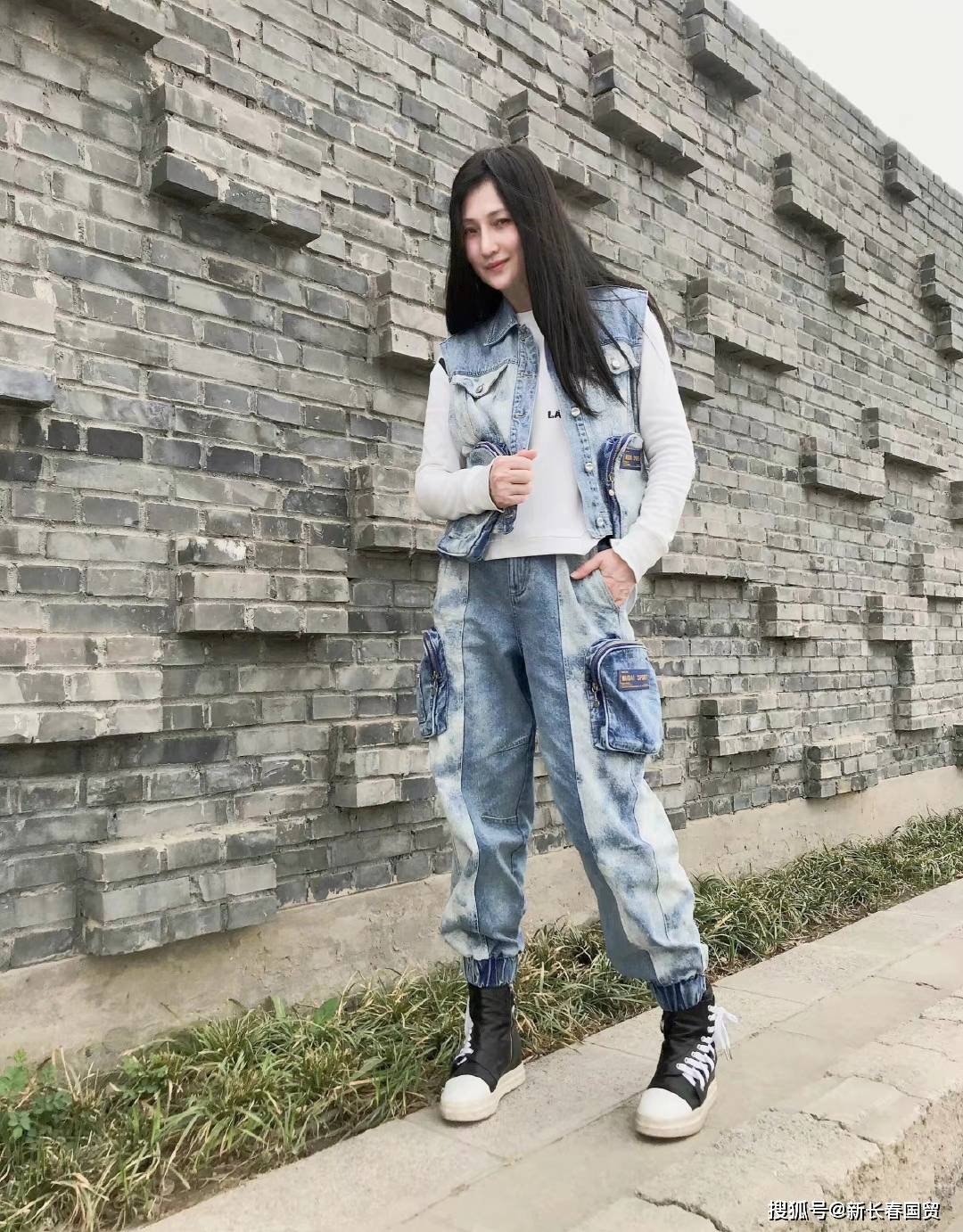 57岁杨贵妃林芳兵近照曝光端庄优雅风韵犹存