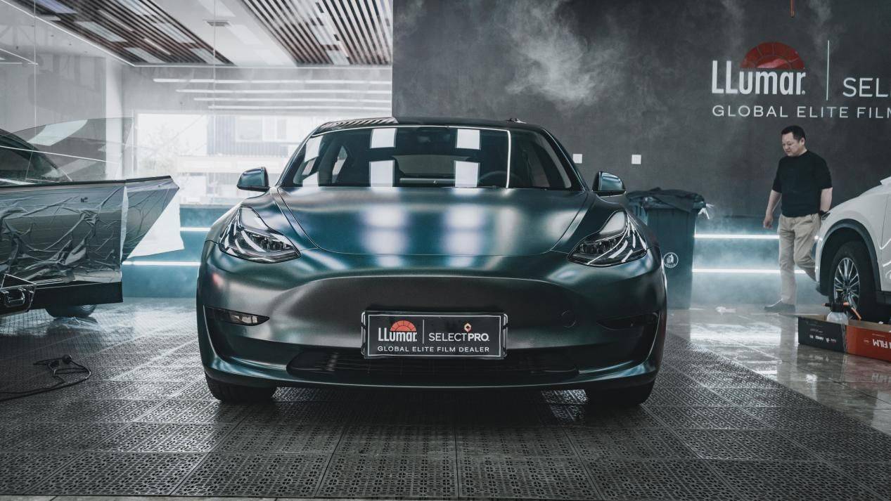 天津汽车贴膜特斯拉model3墨玉绿改色案例分享