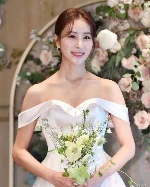 童年女神结婚了,可她不仅改了名,还换了脸!_韩恩贞_鼻头_双眼皮