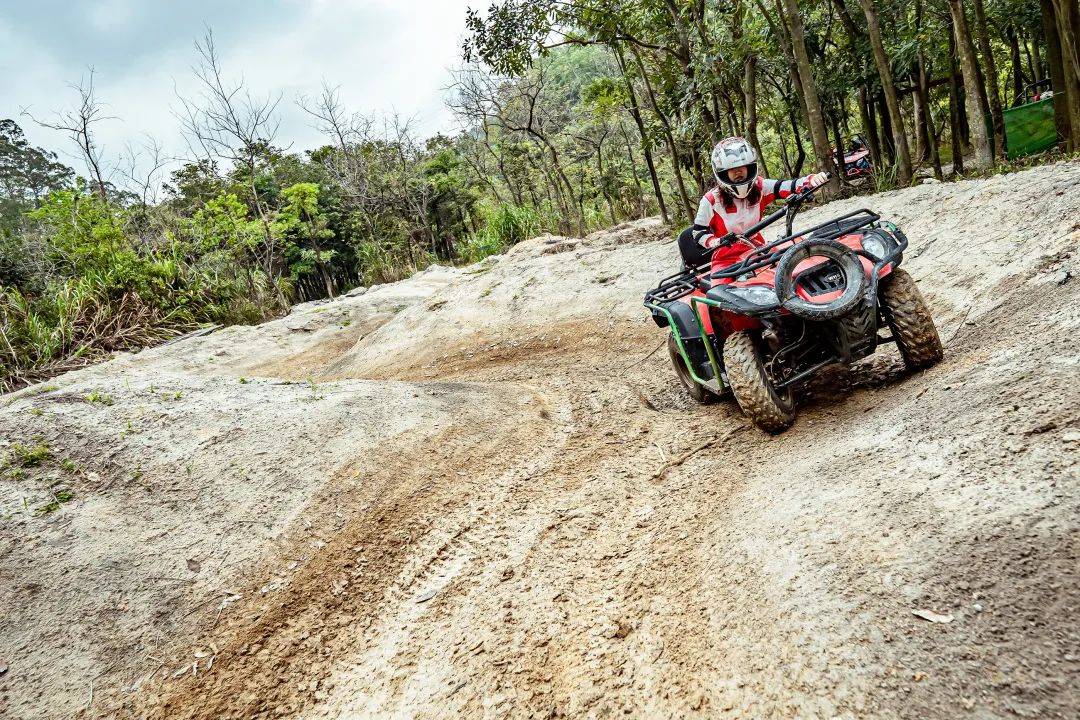 16公里山地越野车极速穿过丛林矿场你敢玩吗