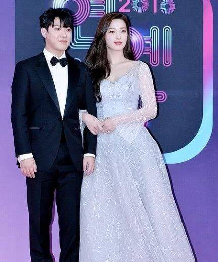 原创22岁金律喜刚诞下双胞胎其老公崔珉焕就将入伍却有意外之运