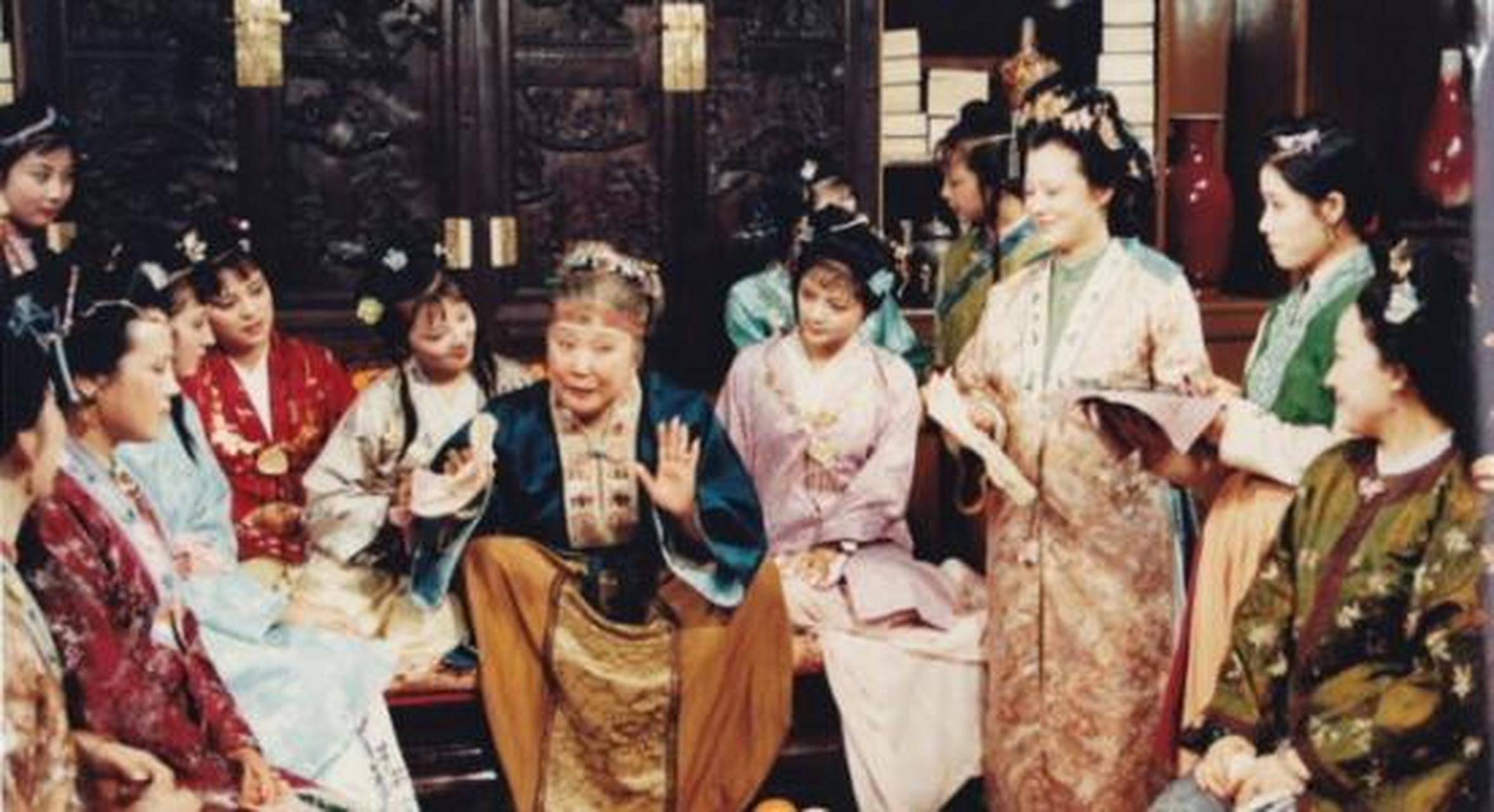 王熙凤过生日贾母一句话显示出了她对凤姐的真实态度太惊骇了