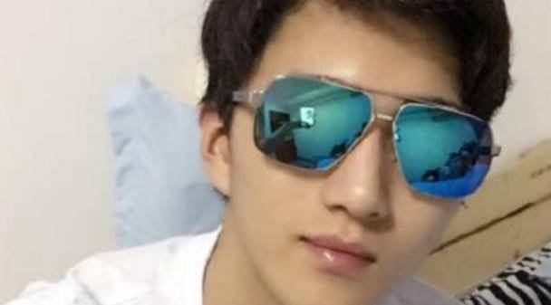 也是一个很好听的名字了,曾挚小时候的确是不怎么瘦的,但是长大之后的