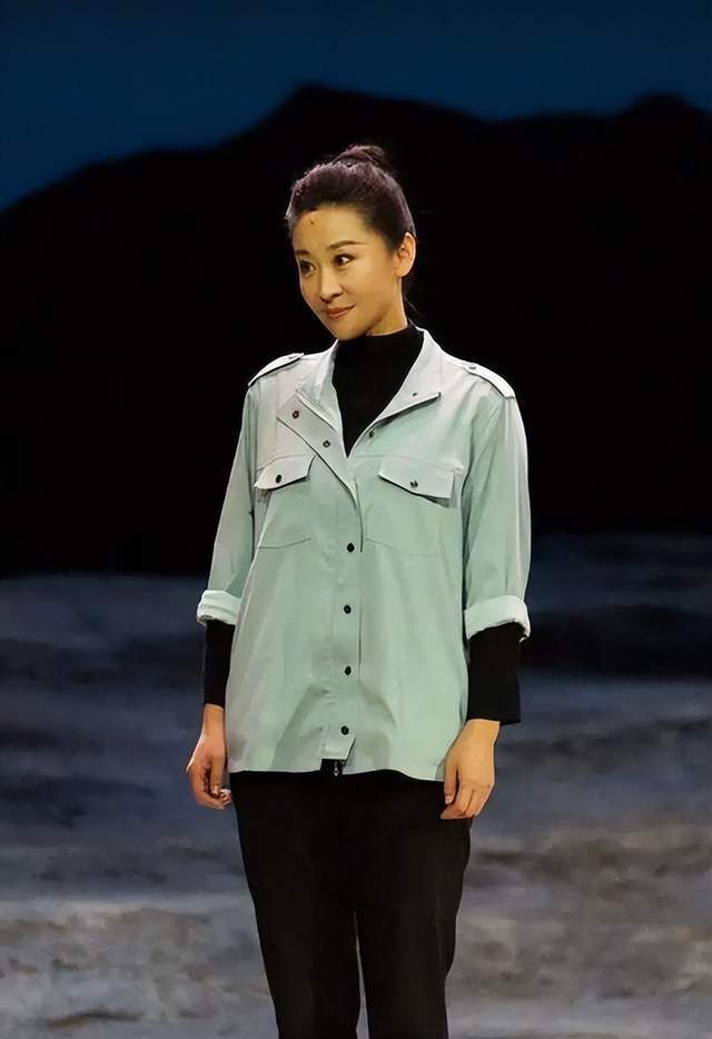 曾被誉为最美警花嫁大21岁富豪遭非议苗圃我不是因为钱