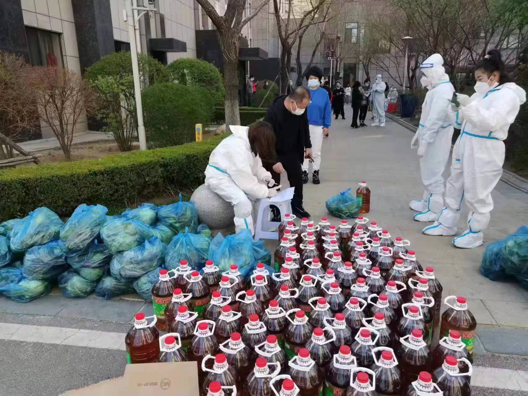 企业家汪向臣:希望通过爱心捐助的方式 共同战"疫"