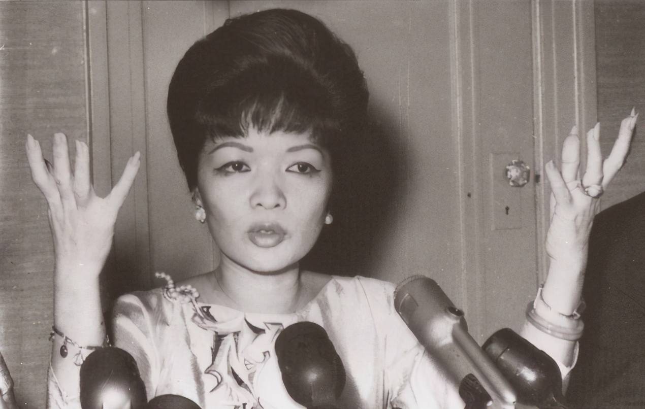 原创南越总统吴庭艳之死不听话被美国人抛弃最后惨死在装甲车上