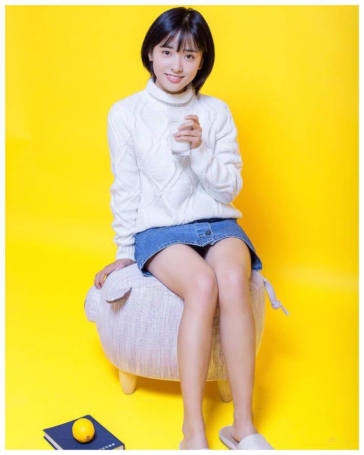 原创活在精修下的女艺人沈月穿同款纱裙修图前后身高却相差5cm