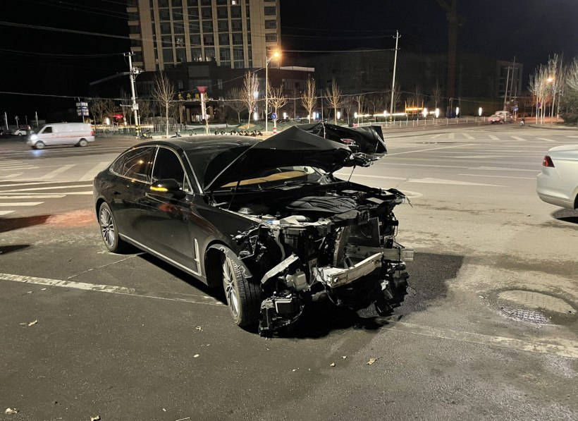 红旗h9碰撞后气囊未开安全以人的安全为准不以气囊打开为准