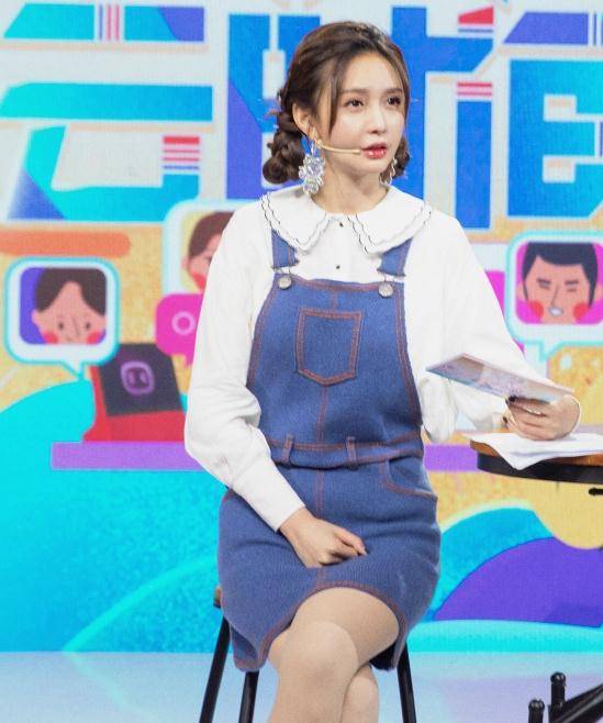 原创30岁沈梦辰爱上00后穿搭法袜子比靴子还长出一截腿显得更长了