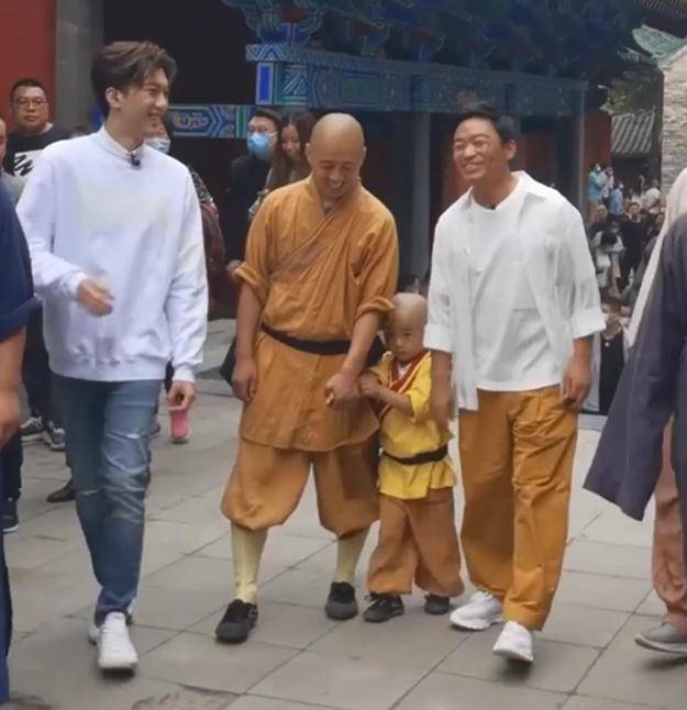 原创王宝强重回少林寺大秀拳法依旧飒霸气回应刘昊然你过来啊
