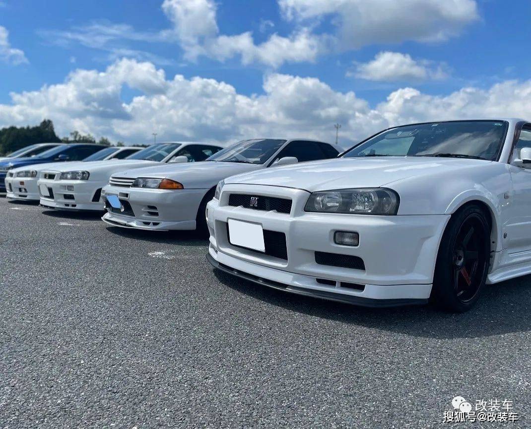 身高149cm却开着战神r34 Gt R 小姐姐座椅调到最前还要垫垫子 乐惠车
