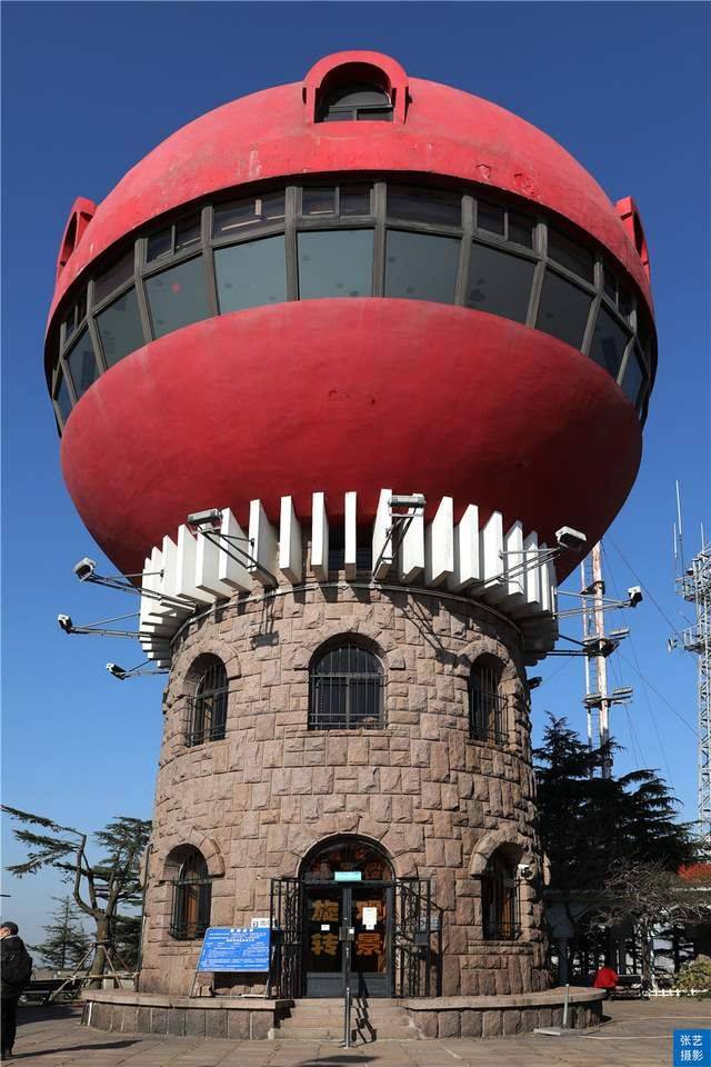 青岛有座海拔仅98米的山,山顶3幢红色蘑菇楼,新增"网红公园"_信号