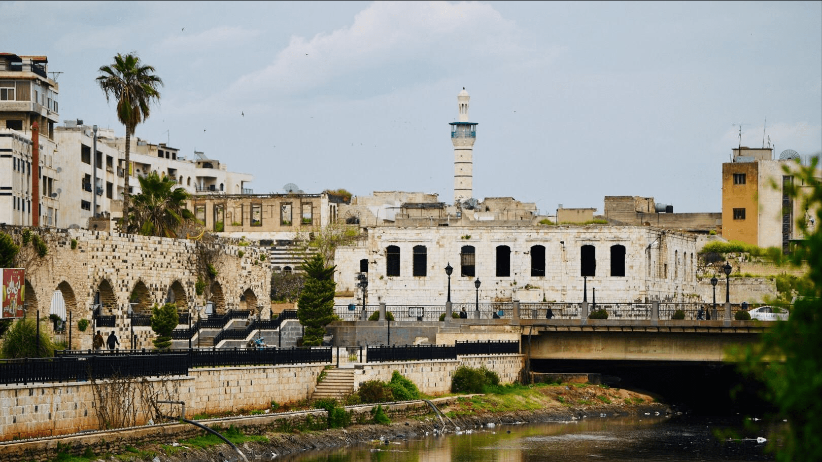 (13)历史上大马士革刀名闻天下,即便在现代大马士革军刀精品质量名声