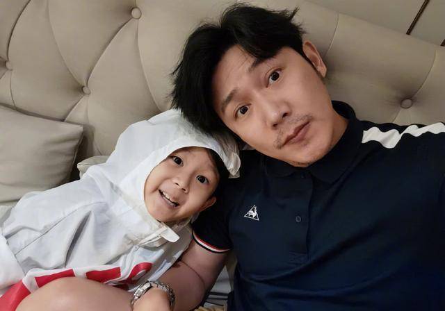 原创陆毅近照严重发福盛世美颜也输给了膀大腰圆确定不是大衣哥