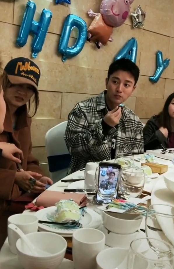 原创贾乃亮过生日有多接地气镜头拍下他的纯素颜36岁帅成26岁