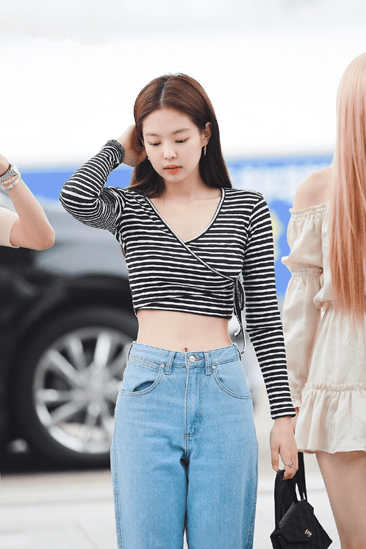 直角肩小蛮腰jennie金智妮保持性感身材的秘诀原来是穿搭