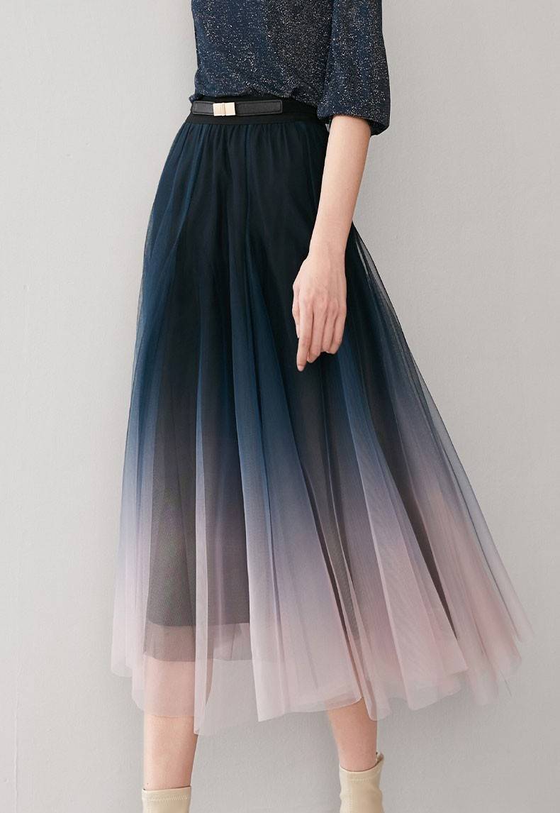 梦幻的渐变色真的很迷人搭配上裙子的优雅很容易就给出气质感